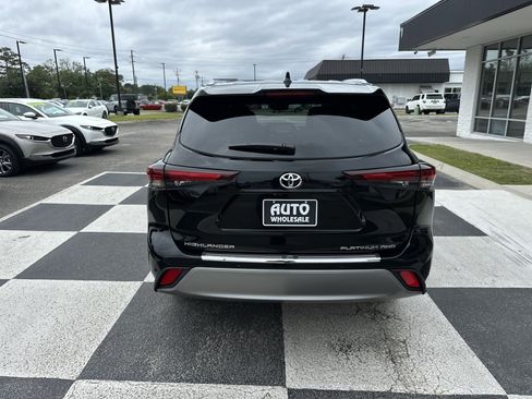 Used 2026 Toyota Highlander Platinum AWD/4WD image 4