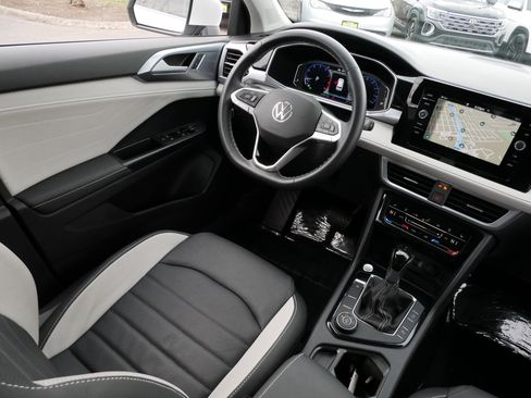Certified 2025 Volkswagen Taos SEL image 9