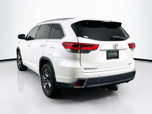 Used 2018 Toyota Highlander Limited Platinum FWD image 5