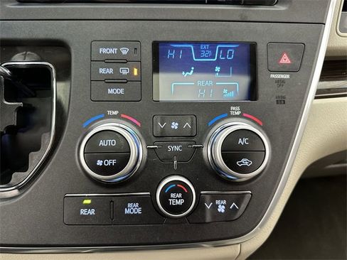 Used 2015 Toyota Sienna XLE image 19