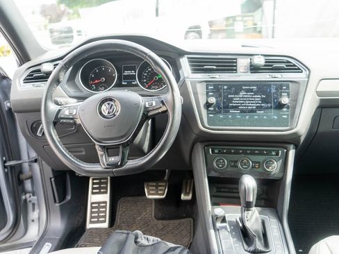 Used 2021 Volkswagen Tiguan SE R-Line FWD image 15