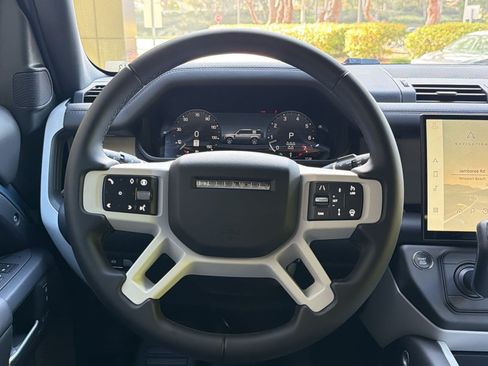 New 2026 Land Rover Defender 110 X-Dynamic SE AWD/4WD image 18