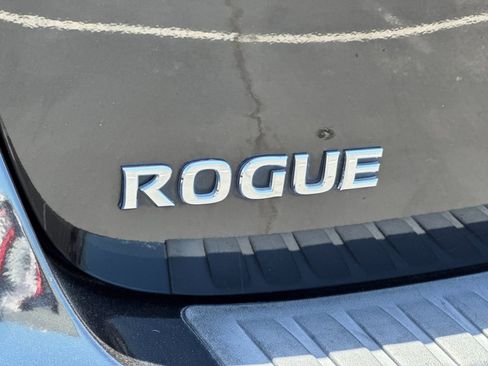 Used 2011 Nissan Rogue SV FWD image 28