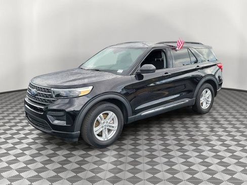 Certified 2023 Ford Explorer XLT RWD image 3
