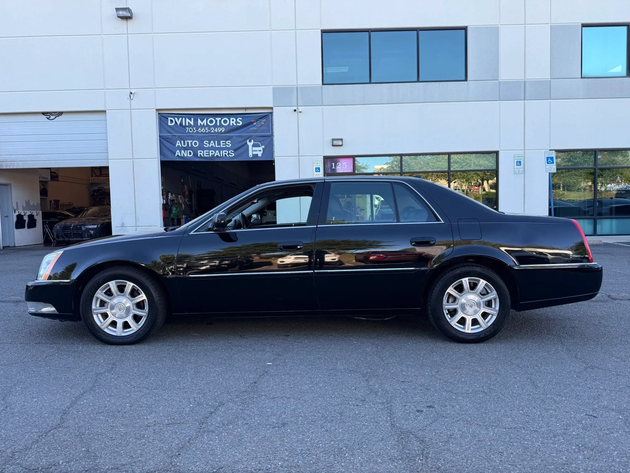 Used 2011 Cadillac DTS FWD image 10