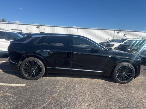 Used 2025 Cadillac Lyriq Luxury image 8