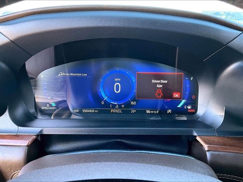 Used 2022 Ford Explorer King Ranch w/ Premium Technology Package image 22