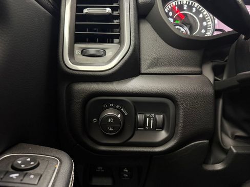 Used 2023 RAM 1500 Laramie AWD/4WD image 33
