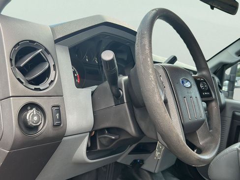 Used 2015 Ford F250 XL w/ Power Equipment Group AWD/4WD image 12