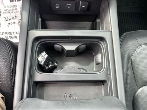 Used 2024 Land Rover Defender 110 X-Dynamic SE AWD/4WD image 18