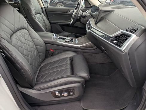 Used 2024 BMW X7 xDrive40i image 29