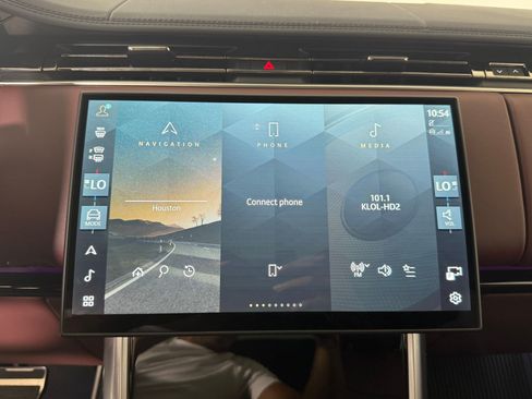 Certified 2025 Land Rover Range Rover SE AWD/4WD image 19