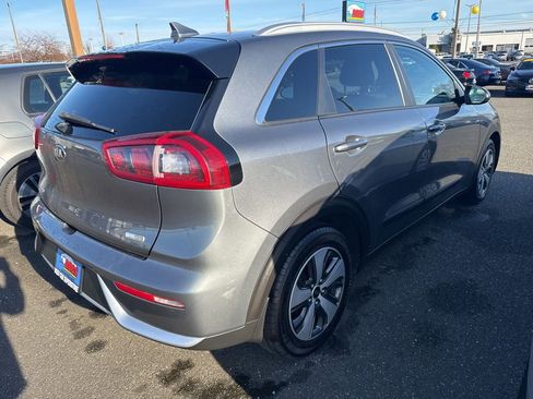 Used 2017 Kia Niro LX image 3