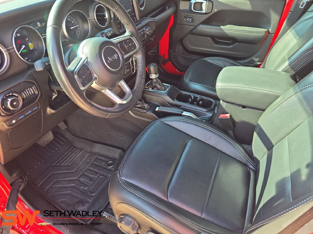 Used 2022 Jeep Wrangler Unlimited Sahara w/ Cold Weather Group AWD/4WD image 16