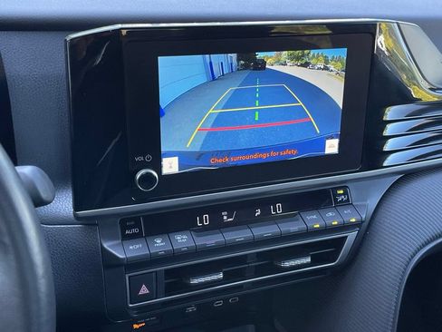 Used 2025 Toyota Camry SE FWD image 17