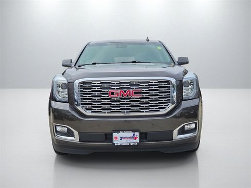 Used 2020 GMC Yukon Denali w/ Denali Premium Package image 2
