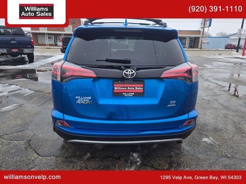 Used 2017 Toyota RAV4 SE image 5