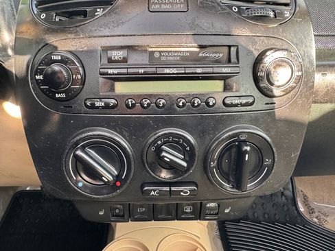 Used 2004 Volkswagen Beetle GLS image 17