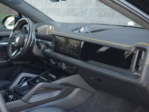 Used 2024 Porsche Cayenne Turbo GT image 29