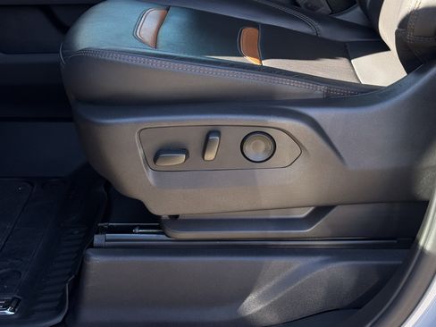 Used 2024 GMC Sierra 2500 AT4 w/ AT4 Preferred Package image 17