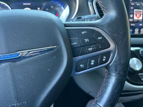 Used 2020 Chrysler Pacifica Touring-L w/ Advanced Safetytec Group image 24