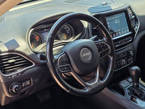 Used 2020 Jeep Cherokee Limited image 25