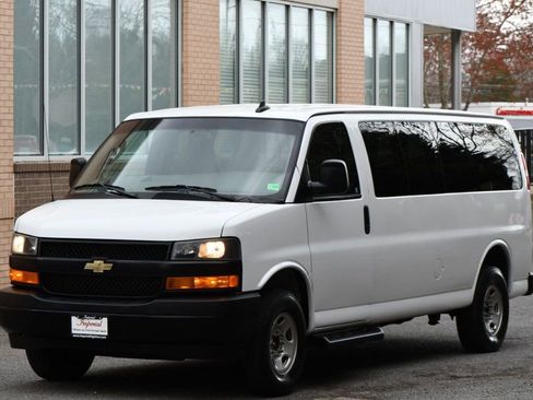 Used 2022 Chevrolet Express 3500 LS image 3