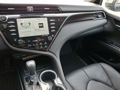 Used 2020 Toyota Camry XLE FWD image 16