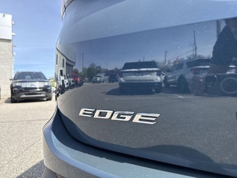 Used 2016 Ford Edge SEL w/ Equipment Group 201A AWD/4WD image 14