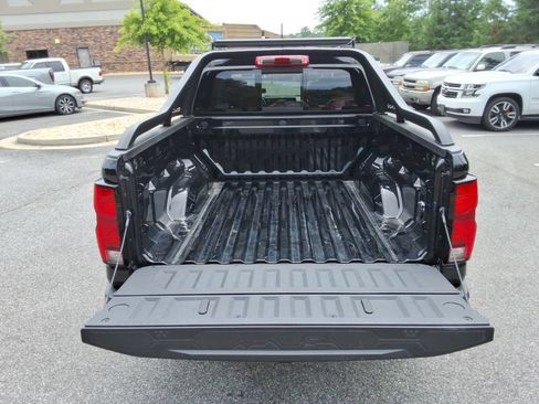 Certified 2025 Chevrolet Colorado Z71 w/ Midnight Edition AWD/4WD image 16