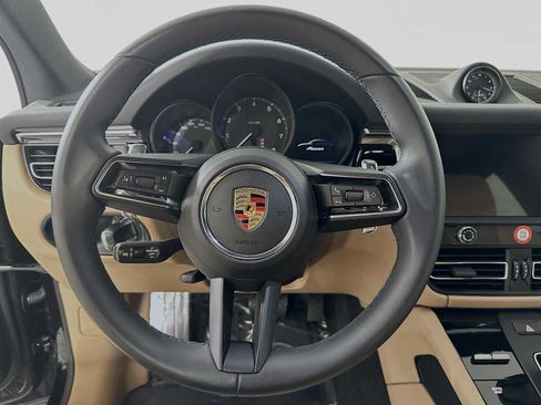 Certified 2025 Porsche Macan image 15