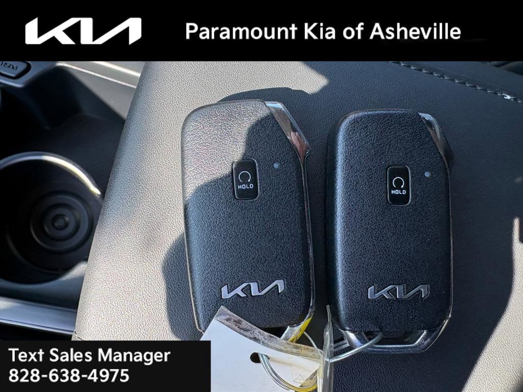 Certified 2023 Kia Niro Wind FWD image 27