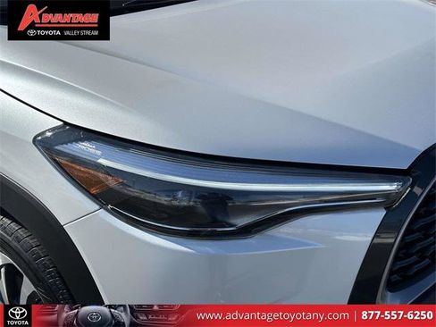 Certified 2024 Toyota Corolla Cross XLE image 12