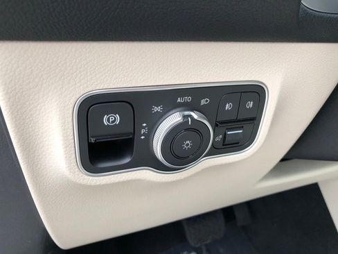 New 2026 Mercedes-Benz GLB 250 4MATIC image 14