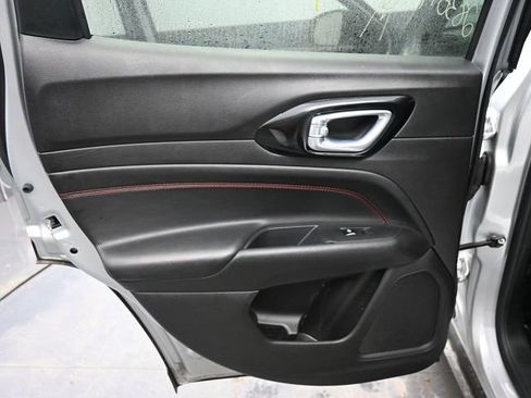 Used 2025 Jeep Compass Trailhawk image 13