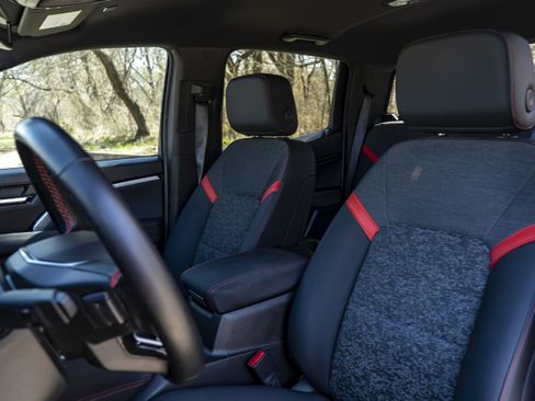 Used 2023 Chevrolet Colorado Z71 w/ Z71 Convenience Package 2 image 17