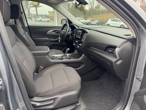 Used 2018 Chevrolet Traverse LT image 11