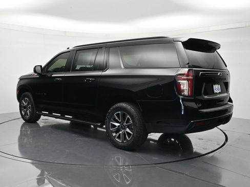 Used 2023 Chevrolet Suburban Z71 w/ Luxury Package AWD/4WD image 7
