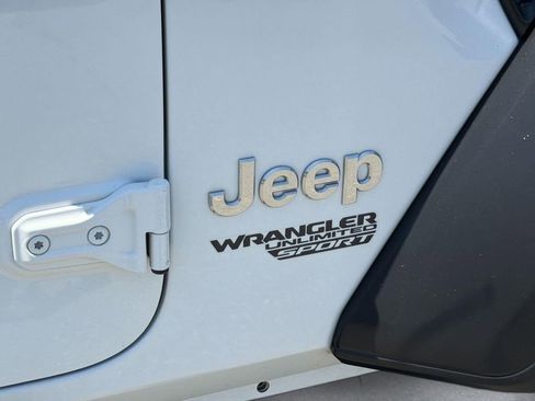 Used 2018 Jeep Wrangler Unlimited Sport S AWD/4WD image 32
