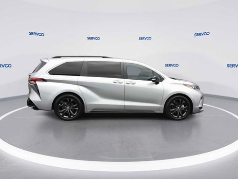Used 2024 Toyota Sienna XSE FWD image 9