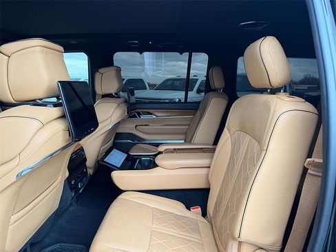 Used 2022 Jeep Grand Wagoneer Series III w/ Rear Seat Video Group 1 image 14