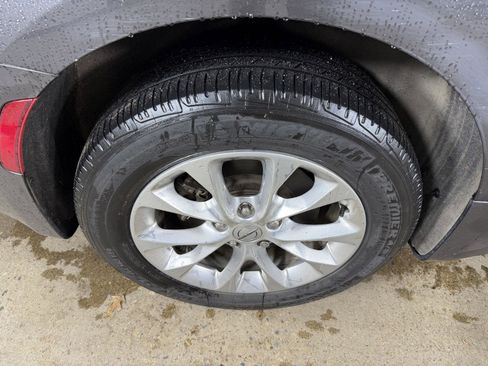Used 2021 Chrysler Pacifica Touring-L AWD/4WD image 26