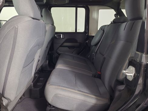 Used 2025 Jeep Wrangler Unlimited Sahara w/ Safety Group AWD/4WD image 19