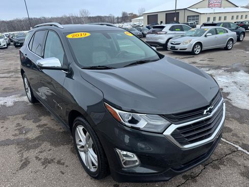 Used 2019 Chevrolet Equinox Premier image 3