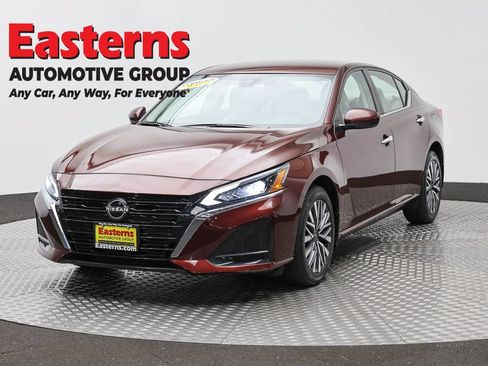 Used 2023 Nissan Altima 2.5 SV AWD/4WD image 1