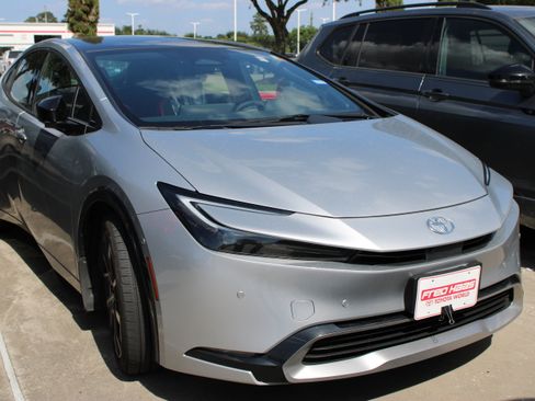 Used 2024 Toyota Prius Prime Premium w/ Advanced Technology Package FWD image 2