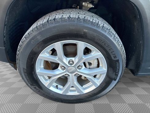 Used 2023 Jeep Grand Cherokee Limited image 34