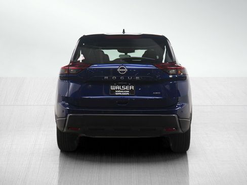 Used 2025 Nissan Rogue SV image 4