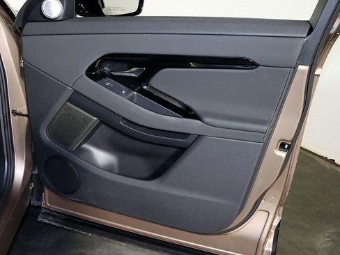 Used 2024 Land Rover Range Rover Evoque Dynamic SE image 30