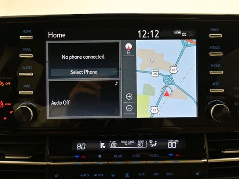 Used 2022 Toyota Sienna XLE image 15